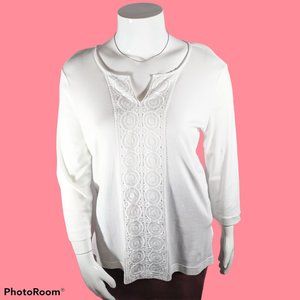 Pappagallo White Top w Embroidery down the center